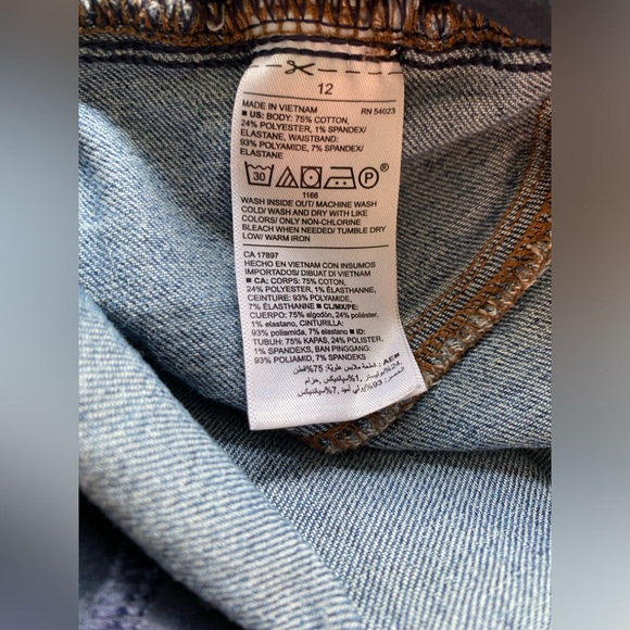 Old Navy Maternity Shorts Medium Wash Size 12 - Picture 4 of 4